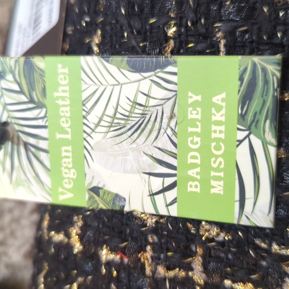 NWT Badgley Mischka Black & Gold Textured Messenger Bag - Picture 5 of 8